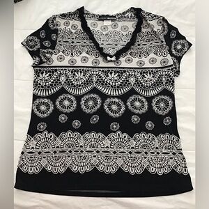 Studio Donatella Black and White Lace Pattern Tee Size M